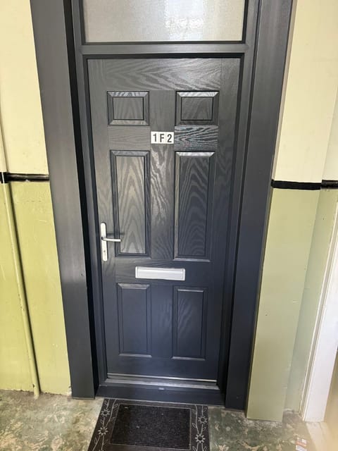 Fountain park get away one bedroom in a 2 bedroom apartment Vacation rental in Edinburgh