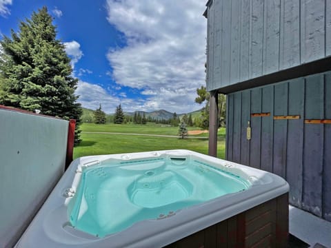 Private Hot Tub and Sauna, Right on Fairway, Minutes From Vail Village & Golden Peak House in Vail
