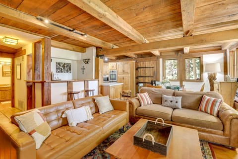 Walk to Lake Gregory Family Retreat with Patio! House in Crestline