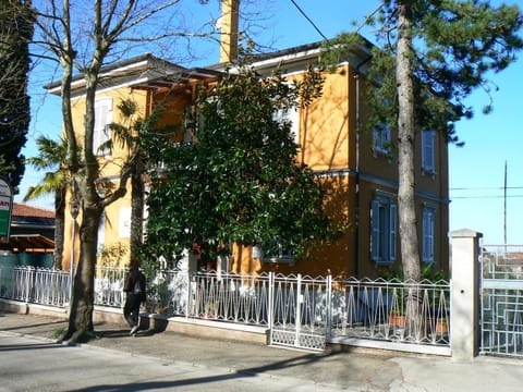 Facade/entrance, Day, Other