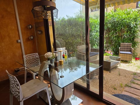 Patio, Day, Garden, View (from property/room), Balcony/Terrace, Dining area, Garden view