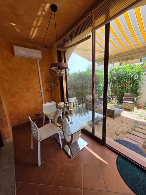 Patio, Day, Garden, View (from property/room), Balcony/Terrace, Living room, Seating area, Dining area, Garden view