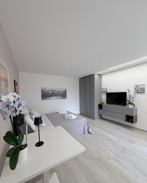 Bed, Photo of the whole room, Seating area, Evening entertainment