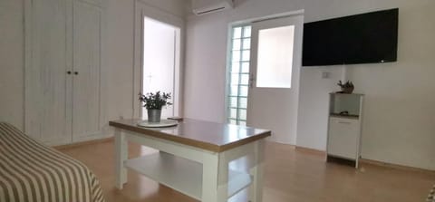 TV and multimedia, Living room, air conditioner