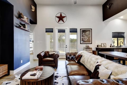 The Outlaw Lake House Canyon Lake FAMILY House in Spring Branch