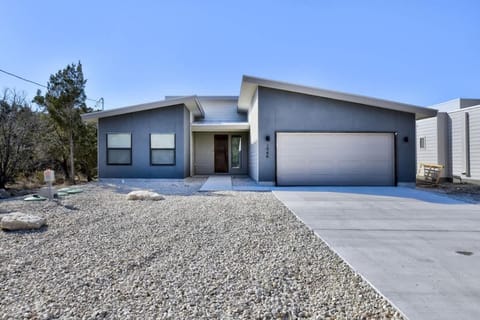 The Outlaw Lake House Canyon Lake FAMILY House in Spring Branch