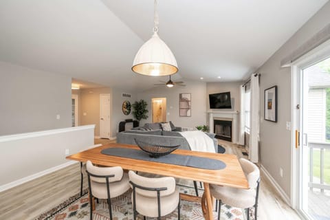 Poolside Paradise Near the Ark House in Ohio