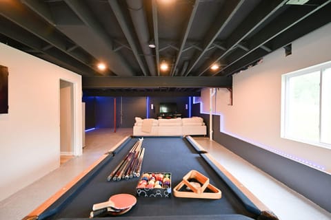 Poolside Paradise Near the Ark House in Ohio