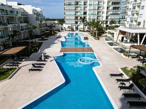 Swimming pool, sunbed