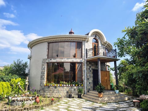 Property building, Day