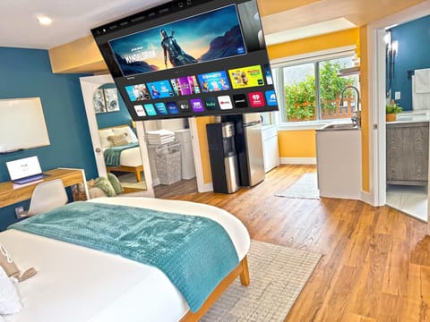 Bed, TV and multimedia, Living room