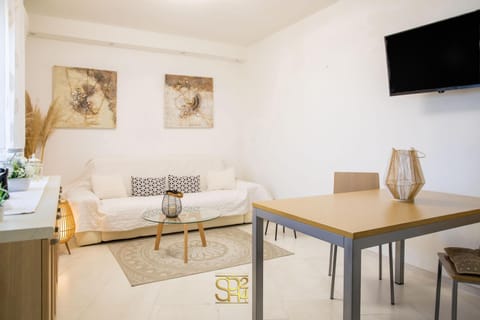 TV and multimedia, Living room, Dining area