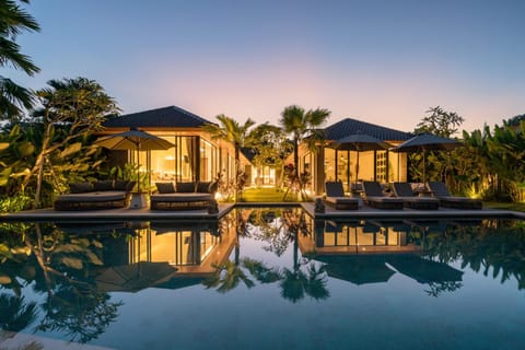 Property building, Natural landscape, Garden, Garden view, Pool view, Swimming pool, internet