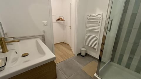 Quiet and central, 6p fully equipped Apartment in Arras