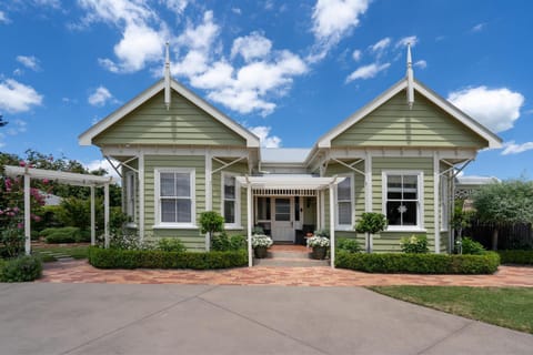 Milton Luxury Villa Accomodation Bed and Breakfast in Cambridge