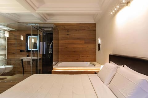 Shower, Bed, Bathroom, Photo of the whole room, Bedroom, Bath, towels