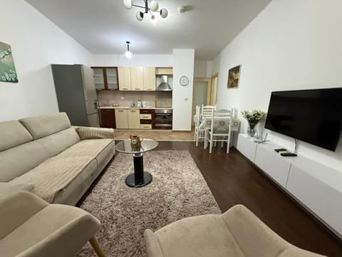 TV and multimedia, Kitchen or kitchenette, Living room, Seating area, Dining area, oven