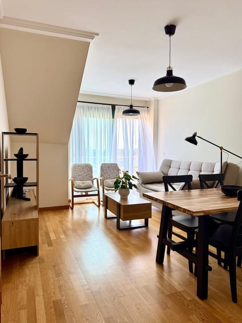 Living room, Dining area, pet friendly