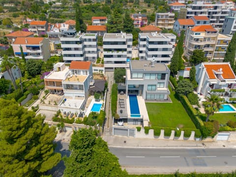 Property building, Neighbourhood, Natural landscape, City view, Street view, Location