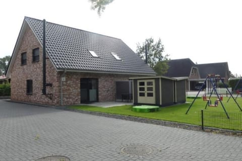 Property building, Garden, Balcony/Terrace