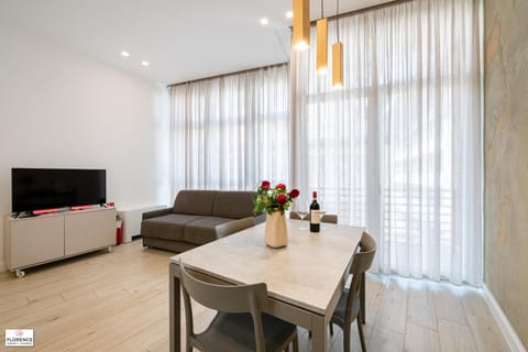 TV and multimedia, Dining area, Lunch