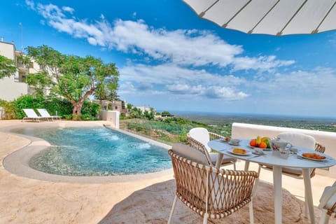 Day, Natural landscape, View (from property/room), Balcony/Terrace, Dining area, Sea view, Swimming pool