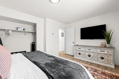 Cozy 1BR Lower Flat in Royal Oak Apartment in Royal Oak