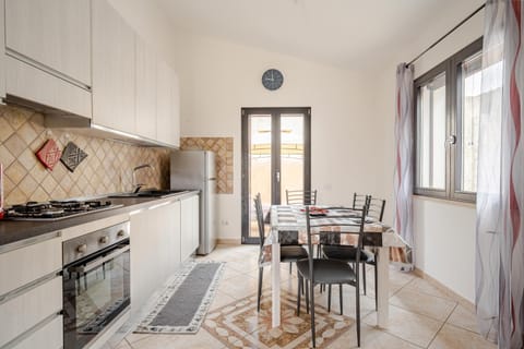 Property building, Kitchen or kitchenette, Living room