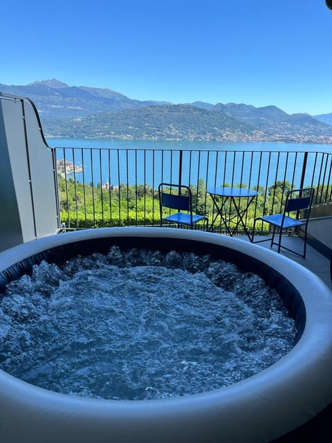 Hot Tub, Garden view, Lake view, Mountain view
