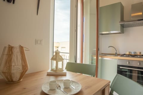 Kitchen or kitchenette, Dining area, stove