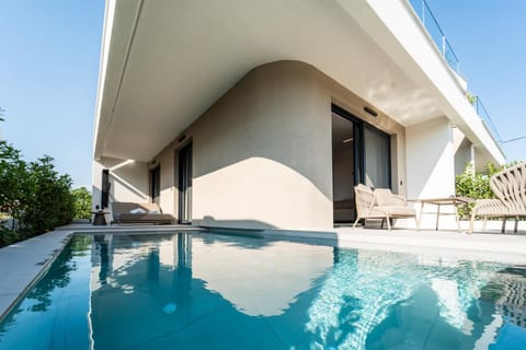Day, Pool view, Swimming pool, sunbed