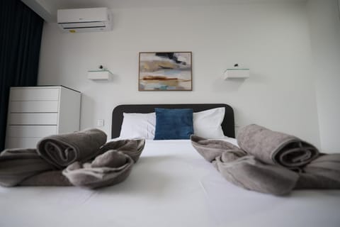 Bed, Photo of the whole room, Bedroom, towels, air conditioner