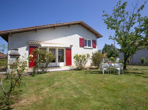 Property building, Garden, Dining area