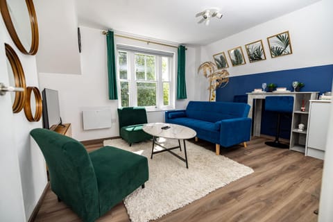 Modern 2-Bed Apartment - Near Train and Town - Parking Available Apartment in High Wycombe