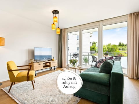 Communal lounge/ TV room, View (from property/room), Balcony/Terrace, Living room, Seating area, Evening entertainment