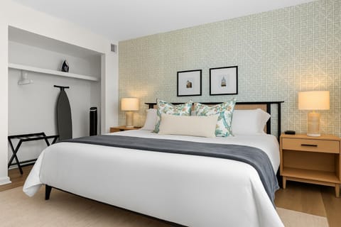 Bright & Spacious Flat Near the Heart of Royal Oak Apartment in Royal Oak