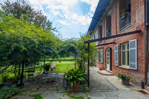 Property building, Day, Natural landscape, Garden, Garden view