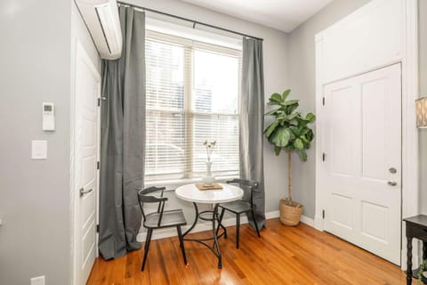 Findlay Market Suite 1 - For 2 Apartment in Over The Rhine