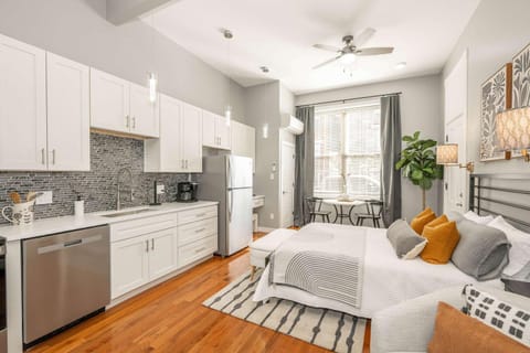 Findlay Market Suite 1 - For 2 Apartment in Over The Rhine