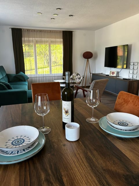 Communal lounge/ TV room, TV and multimedia, Seating area, Dining area, Evening entertainment