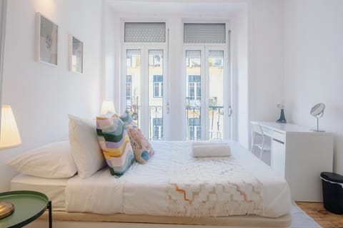 Bed, Photo of the whole room, Seating area, Bedroom