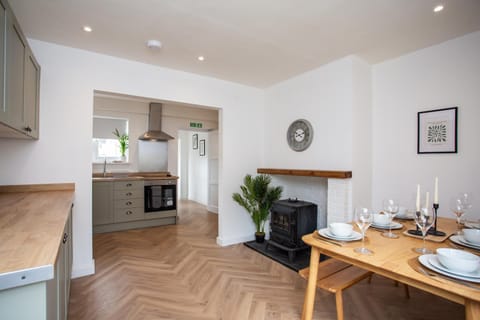 Vacant Nest The South End Spacious Smart TV House in England