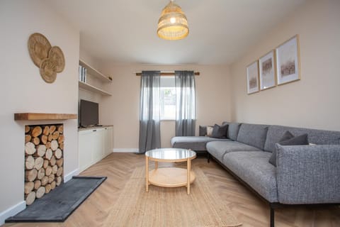 Vacant Nest The South End Spacious Smart TV House in England