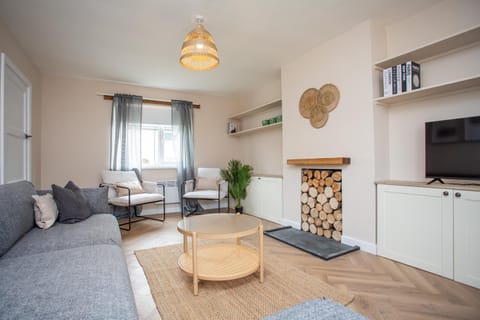 Vacant Nest The South End Spacious Smart TV House in England