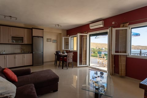 Natural landscape, View (from property/room), Balcony/Terrace, Living room, Seating area, Dining area, oven