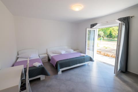 Bed, Day, Garden view