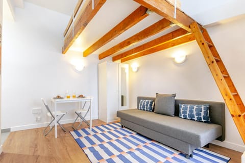 Photo of the whole room, Seating area, Dining area