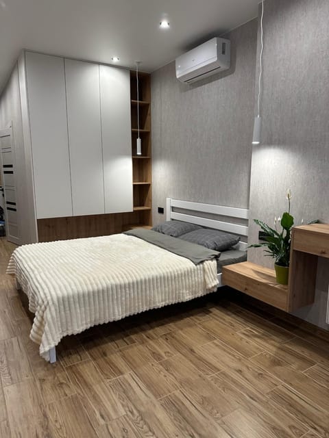 Bed, Bedroom, air conditioner
