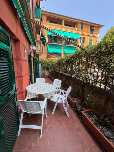 Property building, Balcony/Terrace, Dining area