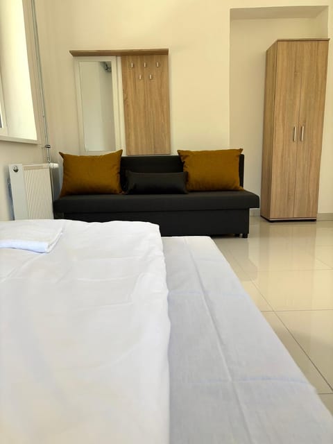 Bed, Photo of the whole room, wardrobe